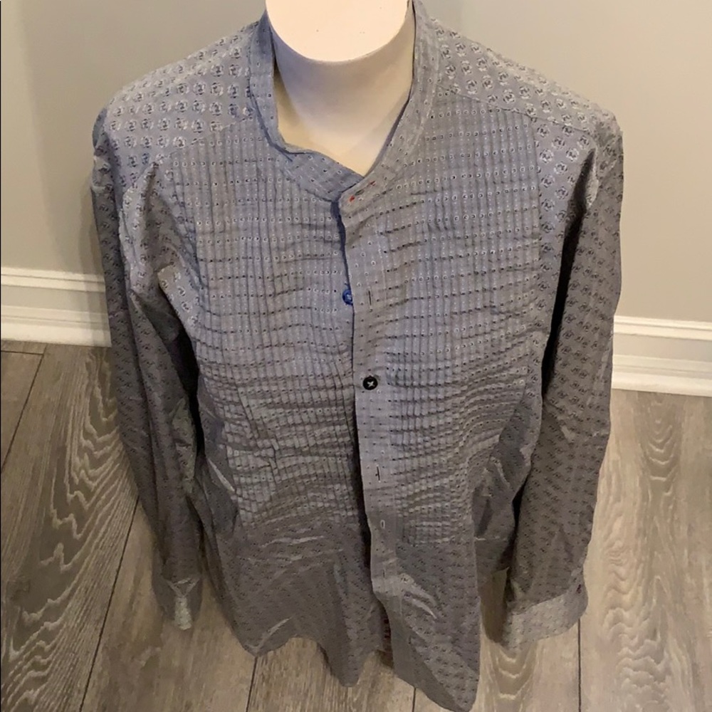 Gray men’s shirt with print throughout.